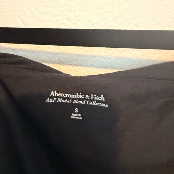 Abercrombie & Fitch Black Ruched Off-Shoulder Blouse - Picture 3 of 4
